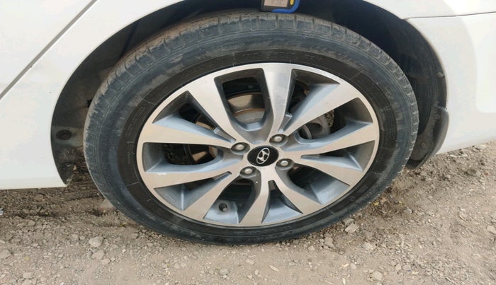 2014 Hyundai Verna FLUIDIC 1.6 VTVT SX, Petrol, Manual, 1,19,335 km, tyre