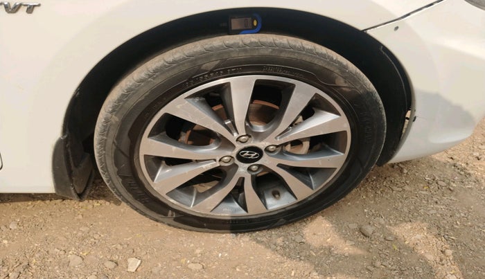 2014 Hyundai Verna FLUIDIC 1.6 VTVT SX, Petrol, Manual, 1,19,335 km, tyre