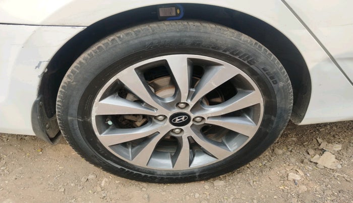 2014 Hyundai Verna FLUIDIC 1.6 VTVT SX, Petrol, Manual, 1,19,335 km, tyre