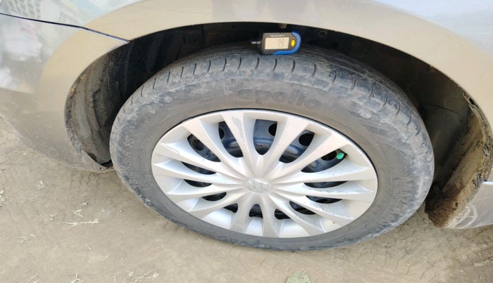 2015 Maruti Ciaz VXI, Petrol, Manual, 1,49,569 km, tyre