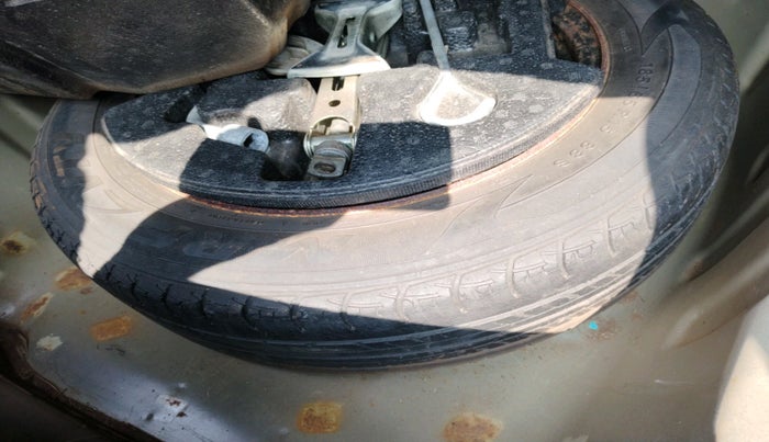 2015 Maruti Ciaz VXI, Petrol, Manual, 1,49,569 km, tyre