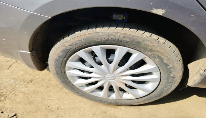 2015 Maruti Ciaz VXI, Petrol, Manual, 1,49,569 km, tyre