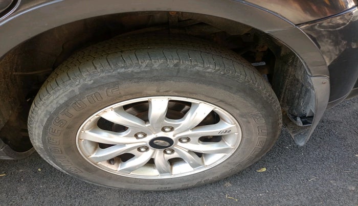 2015 Mahindra XUV500 W10, Diesel, Manual, 1,32,496 km, tyre