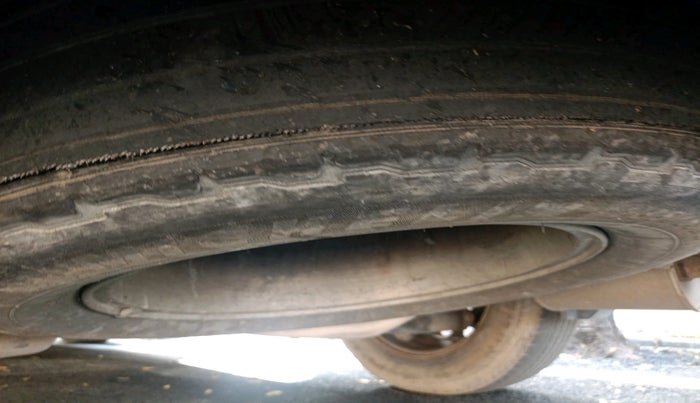 2015 Mahindra XUV500 W10, Diesel, Manual, 1,32,496 km, tyre