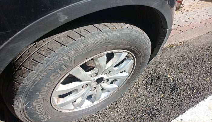 2015 Mahindra XUV500 W10, Diesel, Manual, 1,32,496 km, tyre