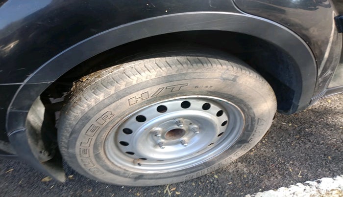 2015 Mahindra XUV500 W10, Diesel, Manual, 1,32,496 km, tyre