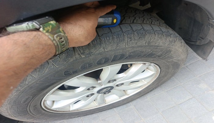 2015 Mahindra XUV500 W10, Diesel, Manual, 33,744 km, tyre