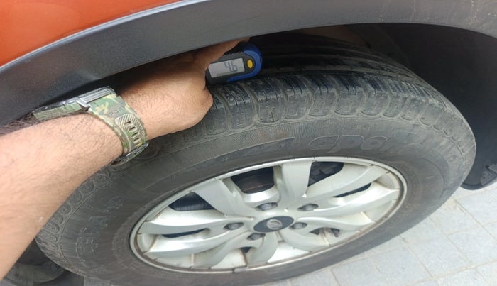 2015 Mahindra XUV500 W10, Diesel, Manual, 33,744 km, tyre