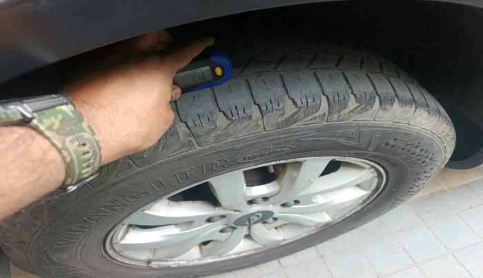 2015 Mahindra XUV500 W10, Diesel, Manual, 33,744 km, tyre