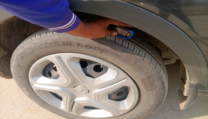 2018 Tata NEXON XM PETROL, Petrol, Manual, 42,813 km, tyre