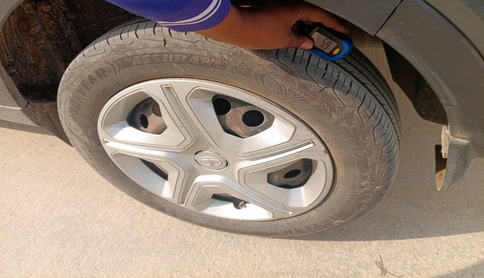 2018 Tata NEXON XM PETROL, Petrol, Manual, 42,813 km, tyre