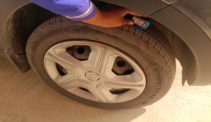 2018 Tata NEXON XM PETROL, Petrol, Manual, 42,813 km, tyre