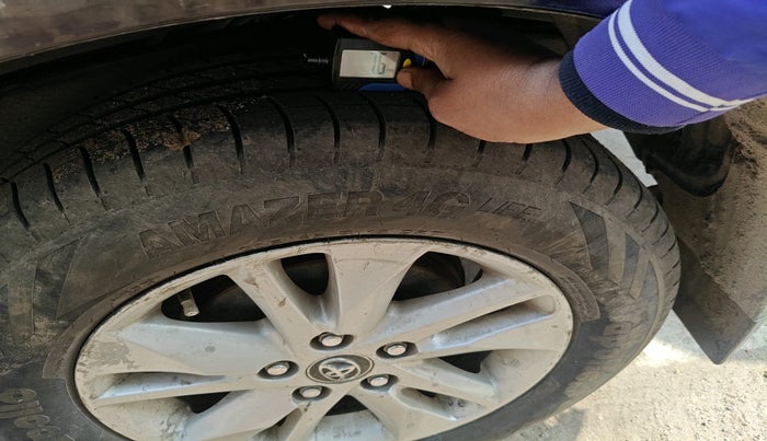 2016 Toyota Innova Crysta 2.4 G 7 STR, Diesel, Manual, 85,529 km, tyre