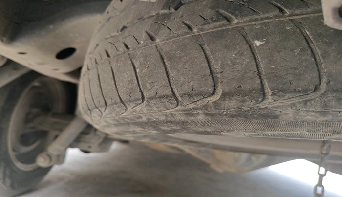 2016 Toyota Innova Crysta 2.4 G 7 STR, Diesel, Manual, 85,529 km, tyre