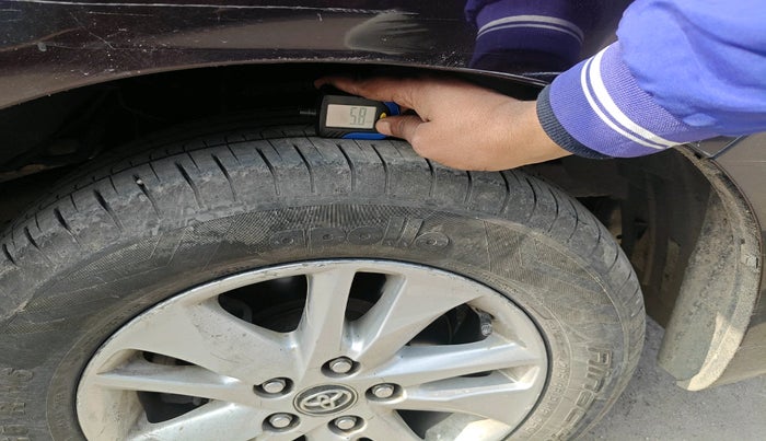 2016 Toyota Innova Crysta 2.4 G 7 STR, Diesel, Manual, 85,529 km, tyre