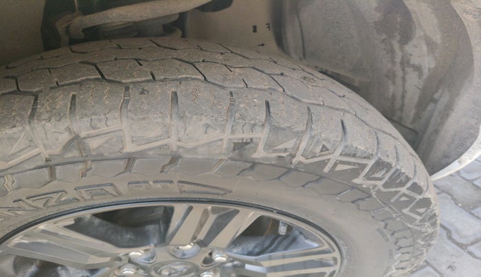 2023 Toyota HILUX STD 4X4 MT, Diesel, Manual, 74,510 km, tyre