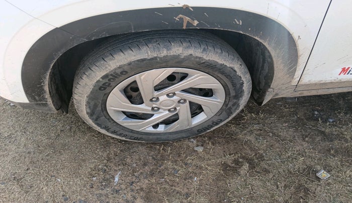 2023 Hyundai Creta E 1.5 PETROL, Petrol, Manual, 41,375 km, tyre