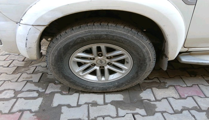 2012 Ford Endeavour 2.5L 4X2 MT, Diesel, Manual, 1,21,317 km, tyre