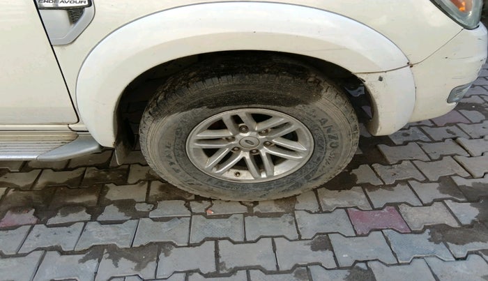 2012 Ford Endeavour 2.5L 4X2 MT, Diesel, Manual, 1,21,317 km, tyre