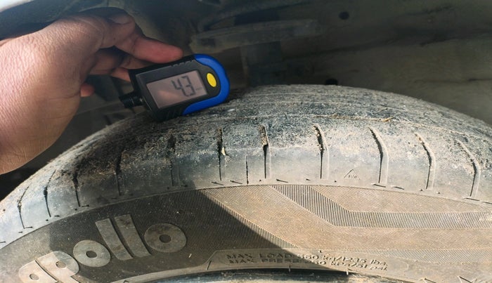 2015 Maruti Swift VXI, Petrol, Manual, 40,636 km, tyre