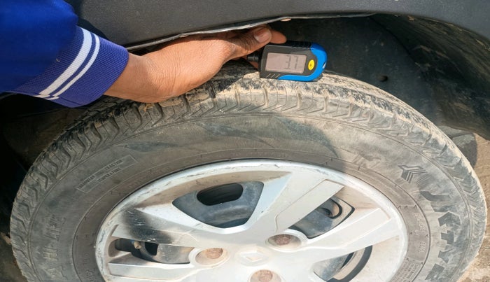 2016 Renault Kwid RXT 0.8, Petrol, Manual, 24,615 km, tyre