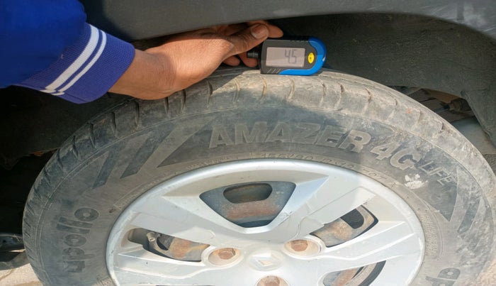 2016 Renault Kwid RXT 0.8, Petrol, Manual, 24,615 km, tyre