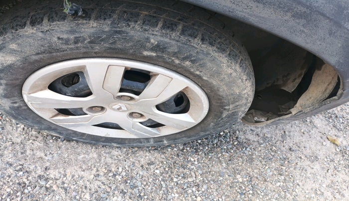 2015 Renault Kwid RXL, Petrol, Manual, 58,869 km, tyre