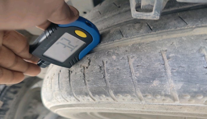 2018 Toyota Innova Crysta 2.8 ZX AT 7 STR, Diesel, Automatic, 1,25,762 km, tyre