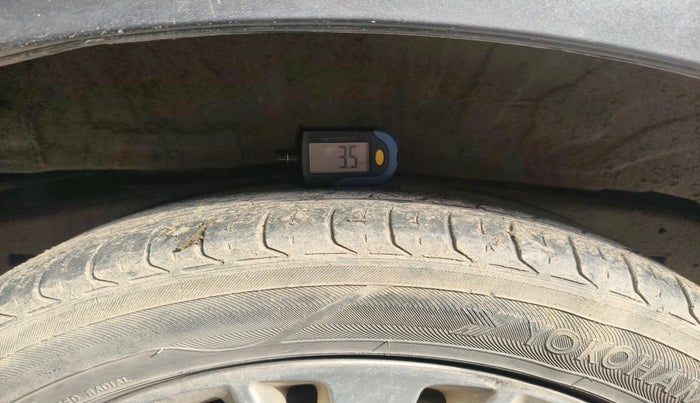 2018 Toyota Innova Crysta 2.8 ZX AT 7 STR, Diesel, Automatic, 1,25,762 km, tyre