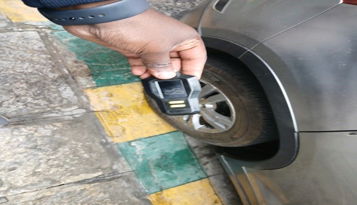 2017 Maruti Vitara Brezza ZDI, Diesel, Manual, 97,292 km, tyre