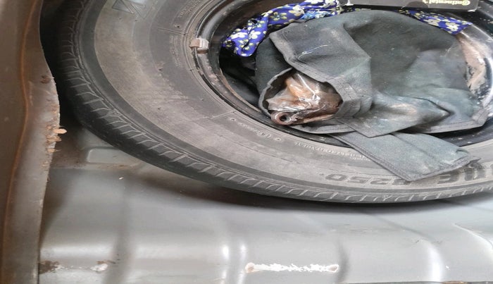 2015 Hyundai i10 SPORTZ 1.1, Petrol, Manual, 31,754 km, tyre