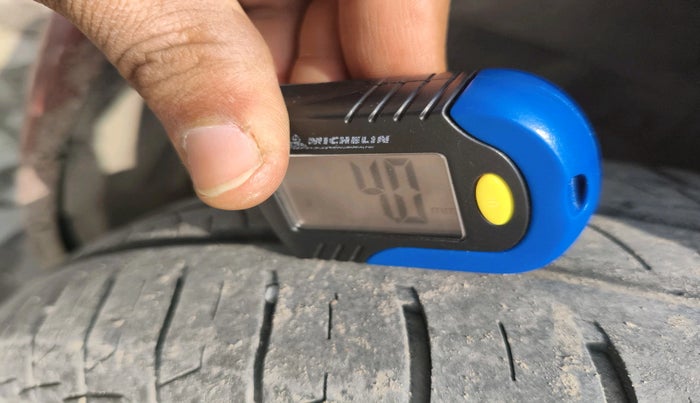 2012 Maruti Swift VXI, Petrol, Manual, 78,353 km, tyre