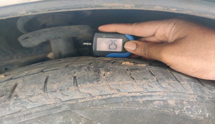 2013 Maruti Ertiga VXI, CNG, Manual, 1,58,813 km, tyre