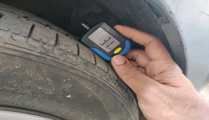 2013 Maruti Ertiga VXI, CNG, Manual, 1,58,813 km, tyre