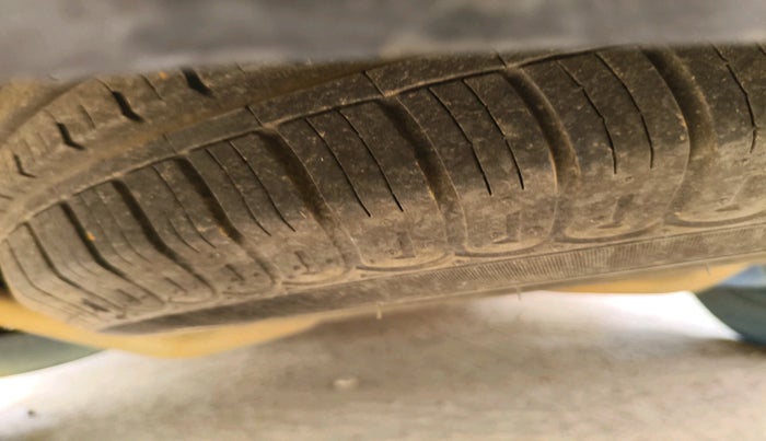 2017 Mahindra XUV500 W6, Diesel, Manual, 1,66,233 km, tyre