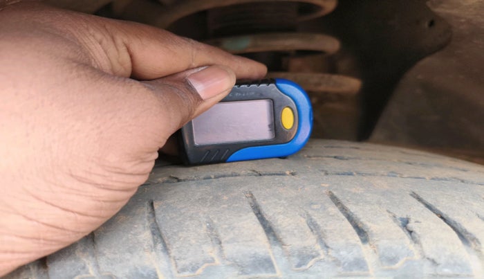 2017 Mahindra XUV500 W6, Diesel, Manual, 1,66,233 km, tyre