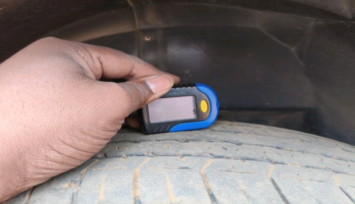 2017 Mahindra XUV500 W6, Diesel, Manual, 1,66,233 km, tyre