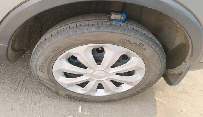 2022 MG ASTOR STYLE 1.5 MT, Petrol, Manual, 27,500 km, tyre