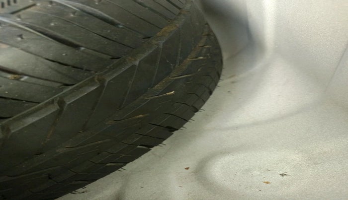 2014 Hyundai i20 ASTA 1.4 CRDI, Diesel, Manual, 1,51,637 km, tyre