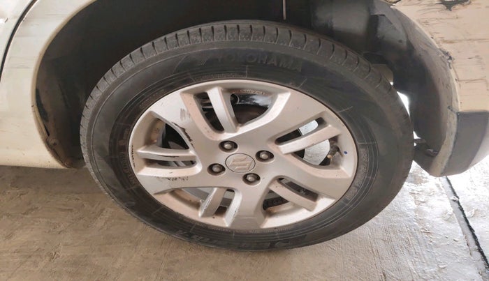 2013 Maruti Swift Dzire ZDI, Diesel, Manual, 75,670 km, tyre