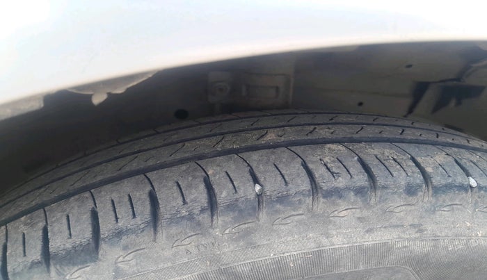 2012 Maruti Swift Dzire VXI, Petrol, Manual, 89,821 km, tyre