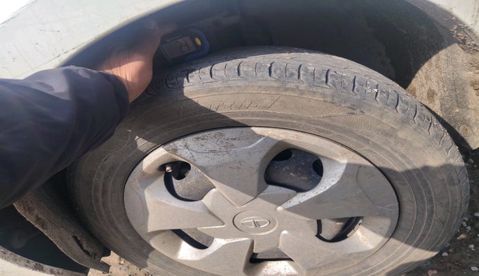 2018 Tata Tiago XT PETROL, Petrol, Manual, 1,06,704 km, tyre