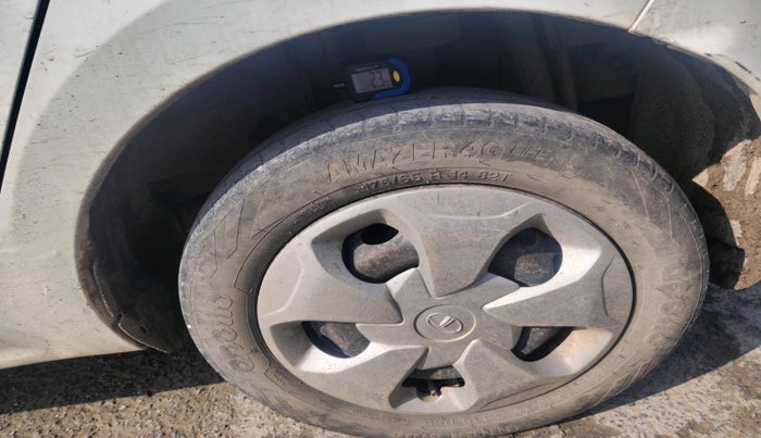 2018 Tata Tiago XT PETROL, Petrol, Manual, 1,06,704 km, tyre