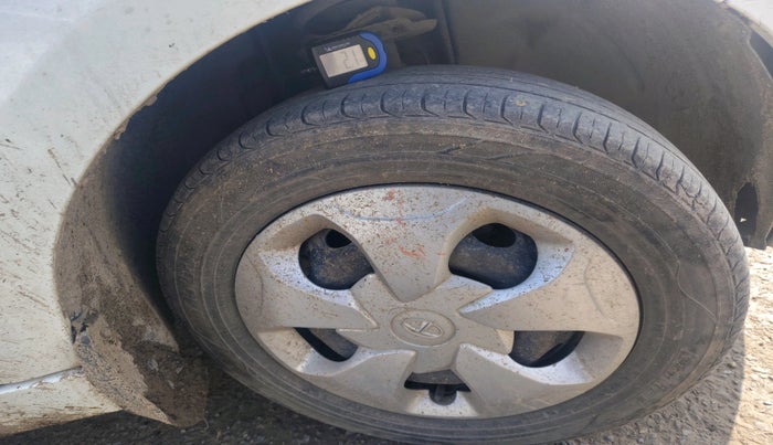 2018 Tata Tiago XT PETROL, Petrol, Manual, 1,06,704 km, tyre