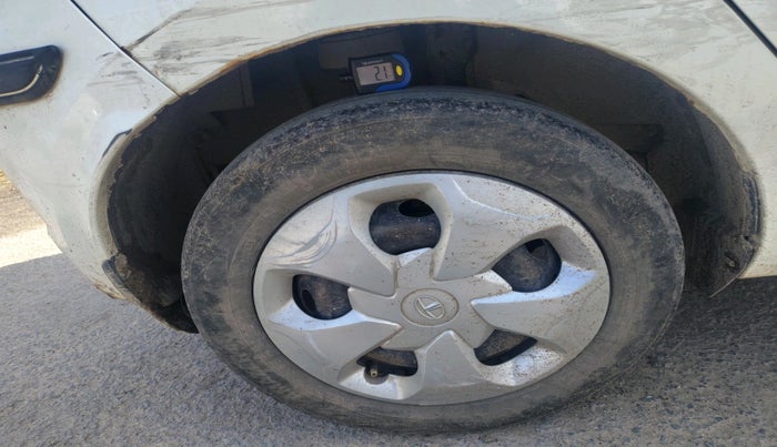 2018 Tata Tiago XT PETROL, Petrol, Manual, 1,06,704 km, tyre