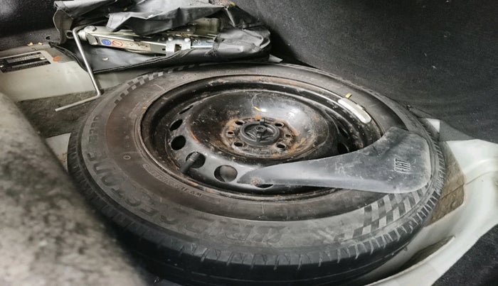 2013 Fiat Grand Punto Emotion 1.3, Diesel, Manual, 81,332 km, tyre