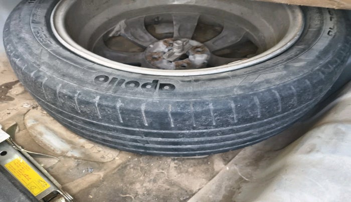 2012 Hyundai Verna FLUIDIC 1.6 CRDI SX, Diesel, Manual, 1,30,375 km, tyre