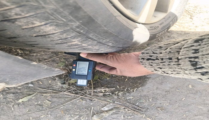 2012 Hyundai Verna FLUIDIC 1.6 CRDI SX, Diesel, Manual, 1,30,375 km, tyre