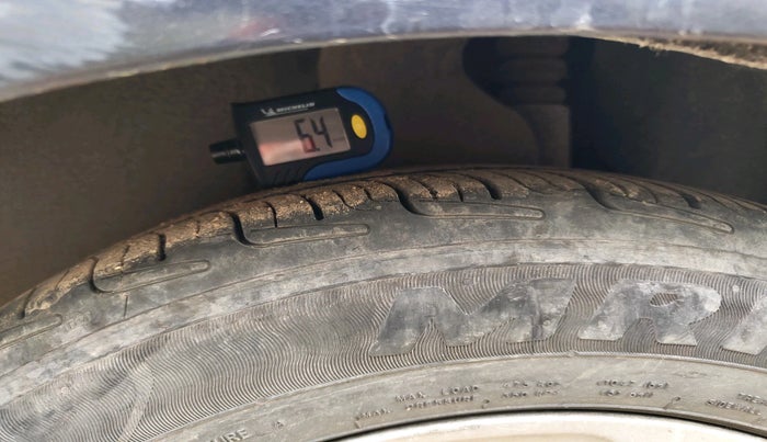 2012 Ford Figo TITANIUM 1.4 DIESEL, Diesel, Manual, 1,21,237 km, tyre