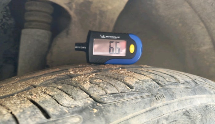 2012 Ford Figo TITANIUM 1.4 DIESEL, Diesel, Manual, 1,21,237 km, tyre